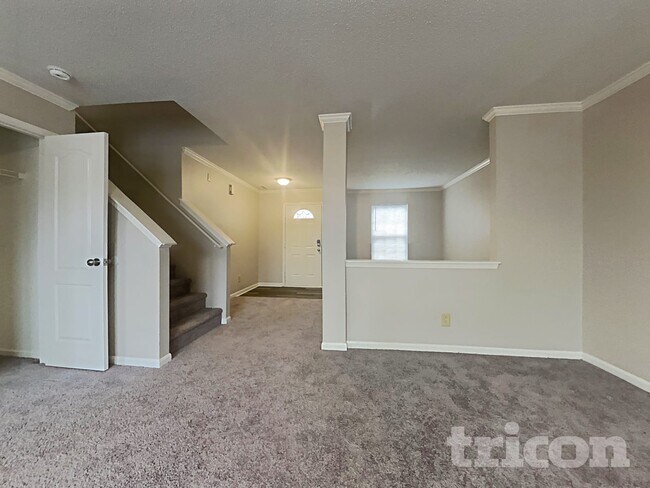 Building Photo - 1618 Howell Dr