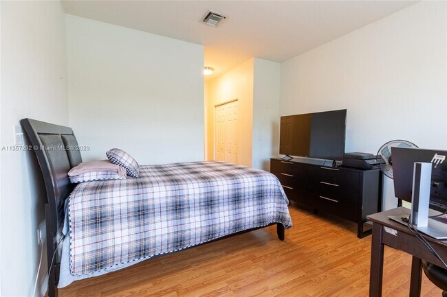Foto del edificio - 13157 SW 44th St