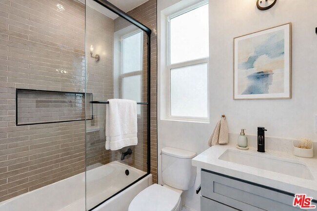 Foto del edificio - 525 Normandie Ave