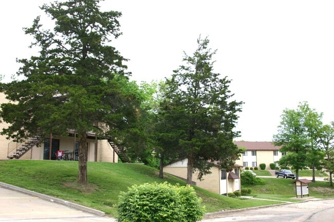 Building Photo - Hidden Oaks Apartments
