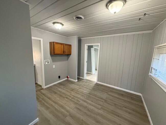 Building Photo - 3741 Marmion Ave