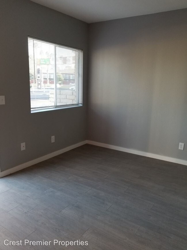 Building Photo - 1205 W University Dr