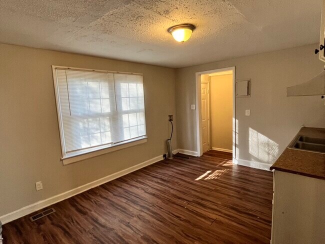 Foto del edificio - 2724 Old Steele Creek Rd