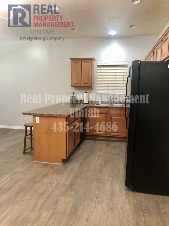 Building Photo - 3 Bed 2.5 Bath Townhome in Split Mountain.