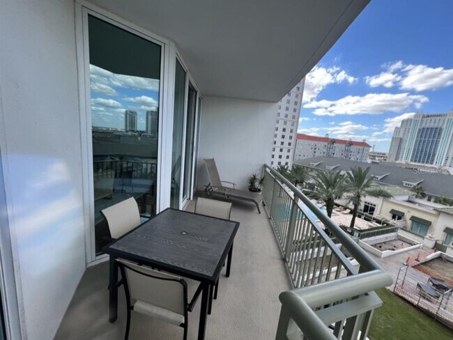 Foto del edificio - 450 Knights Run Ave