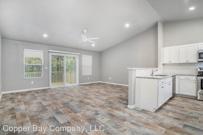 Building Photo - 4 br, 2 bath House - 17485 Silver Maple St...