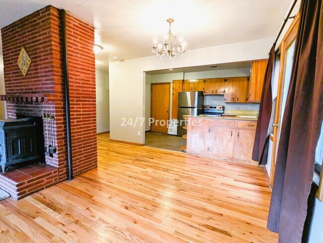 Building Photo - 5820 SE Westfork Ave