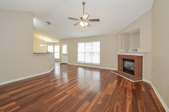 Foto del edificio - 1813 Cherry Creek Dr