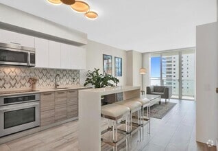 Building Photo - 1300 Brickell Bay Dr