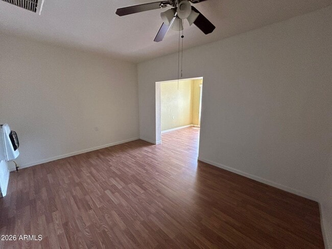 Foto del edificio - 1052 E Ave