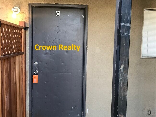Building Photo - 1 br apartment, Tulare near downtown