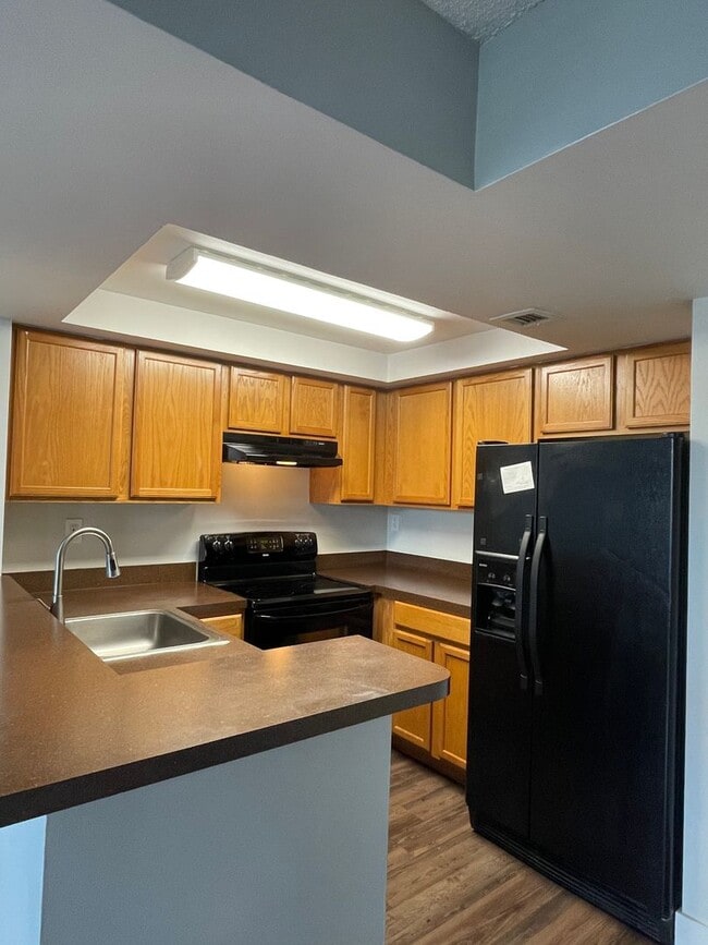 Building Photo - ONE BEDROOM ONE BATHROOM! WATERFRONT COMMU...