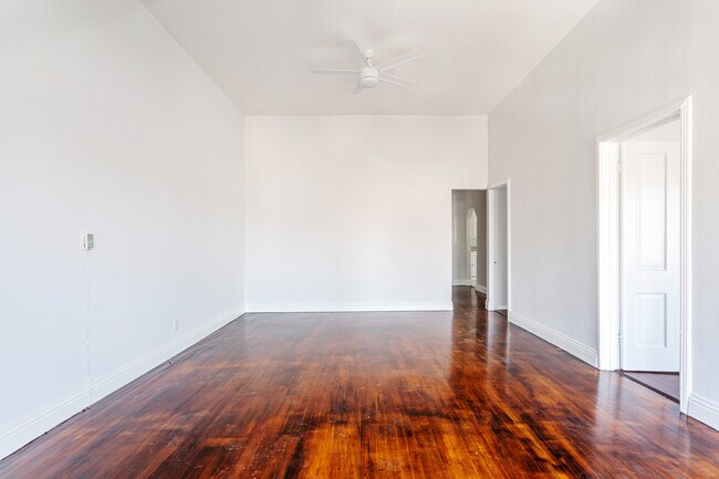 Living room - 408 Coronado Ter