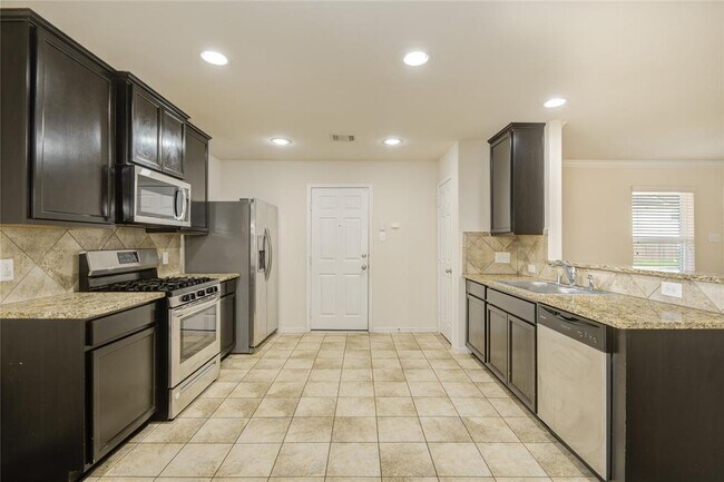 Foto del edificio - 2111 Denridge Dr