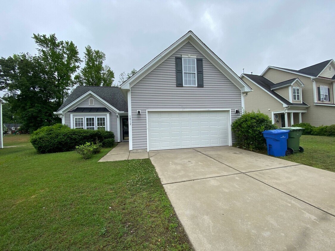 Primary Photo - 4 bedroom with garage home in Fuquay Varina