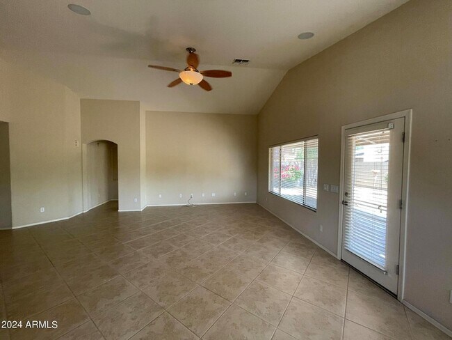 Foto del edificio - 17842 W Gelding Drive