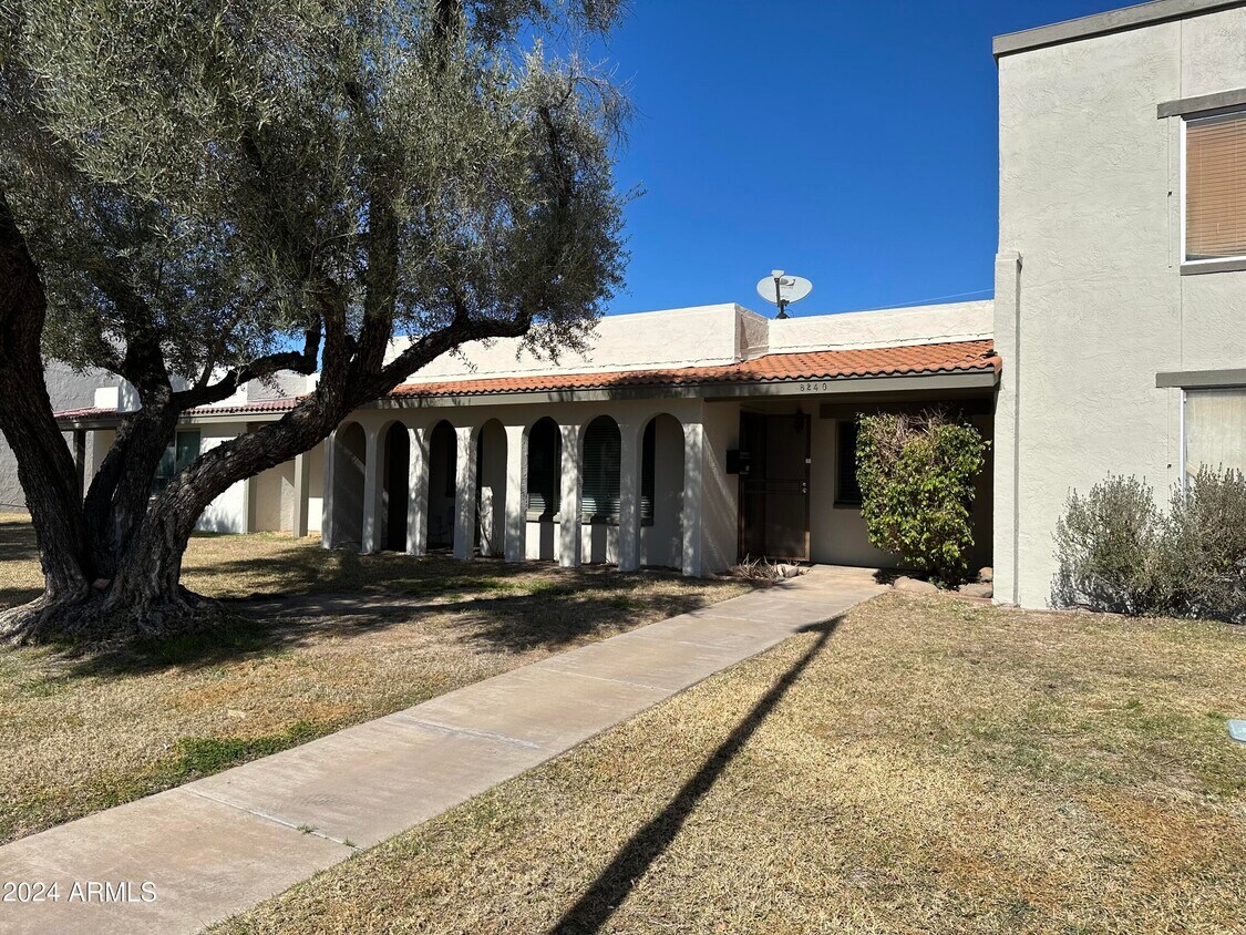Foto principal - 8240 E McDonald Dr