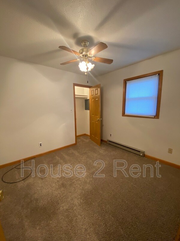 400 E College St Unit E1, Energy, IL 62933 Condo for Rent in Energy