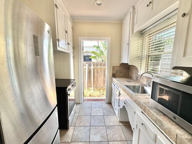 Foto del edificio - Cute North Park Bungalow! 2bd/1ba, 1 car garage, AC, W/D in-unit, fenced yard!