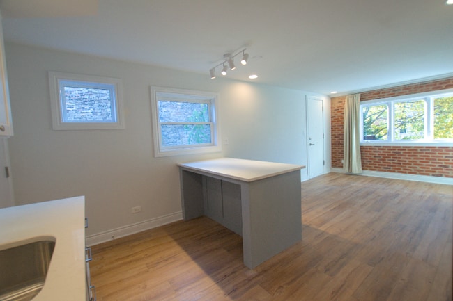 Building Photo - 3143 S Halsted St