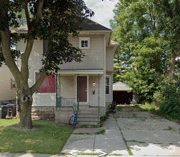 Building Photo - 414 W Irving Ave