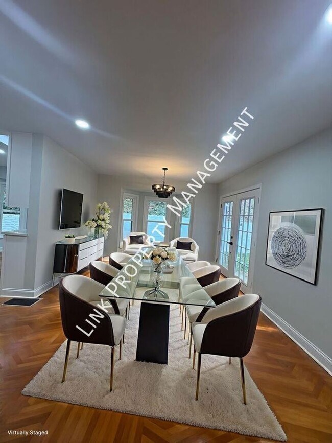 Foto del edificio - Sophisticated Tri-Level Home in Stuart Heights — Modern Comfort & Timeless Charming 4 bedroom 3 b...