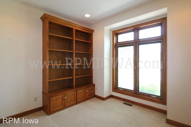 Foto del edificio - 5 br, 4.5 bath House - 504 66th Court