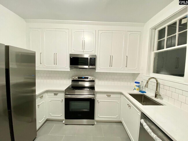 Building Photo - 2523 Wilmot Ave