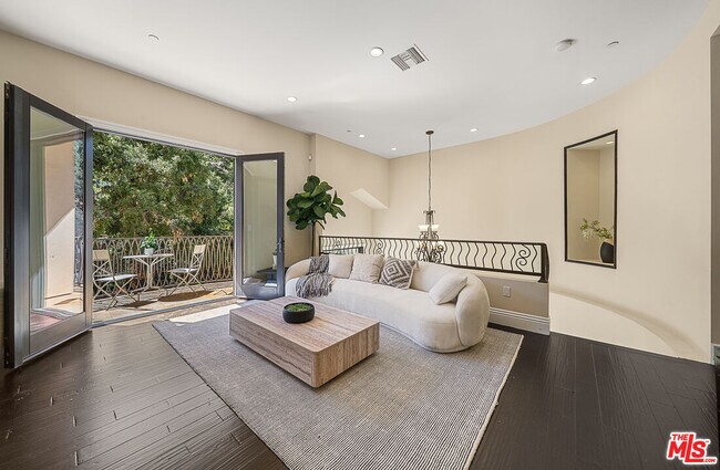 Foto del edificio - 6477 Deep Dell Pl