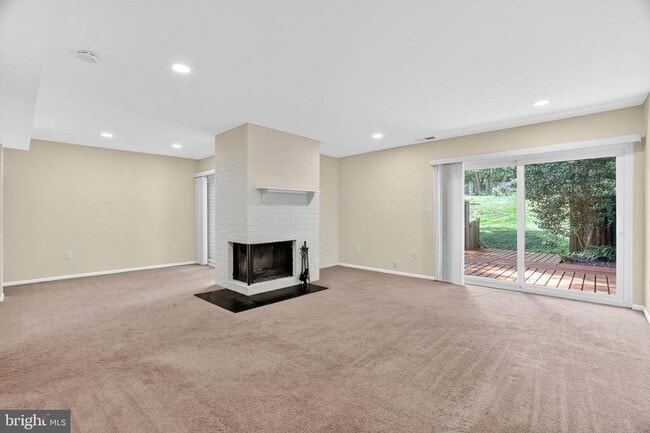 Building Photo - 5466 Ring Dove Ln
