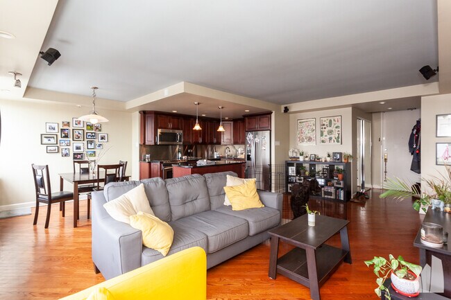 Foto del edificio - 655 W Irving Park Rd