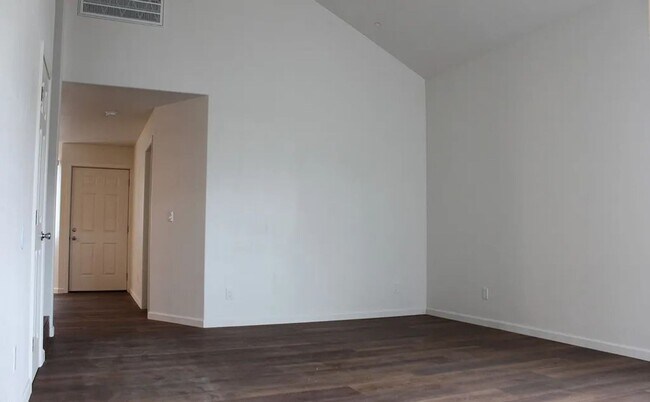 Building Photo - 4 Bedroom in Santa Rosa