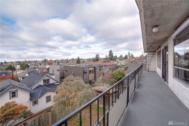 Large private deck - 6247 3rd Ave NW
