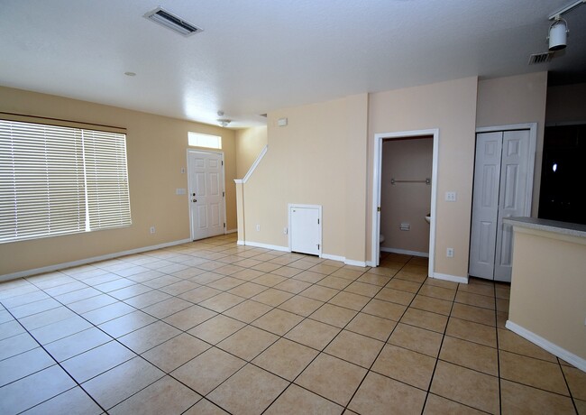 Foto del edificio - 2B 1.5B Townhome for Rent in Seffner