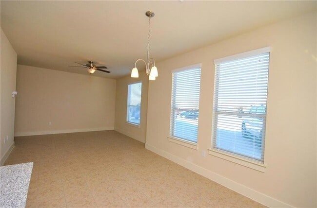Building Photo - 2222 Creekside Ln
