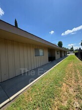 Building Photo - 1140 W Tulare Ave