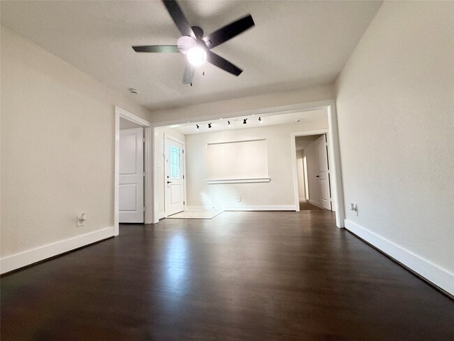 Building Photo - 318 Caladium St