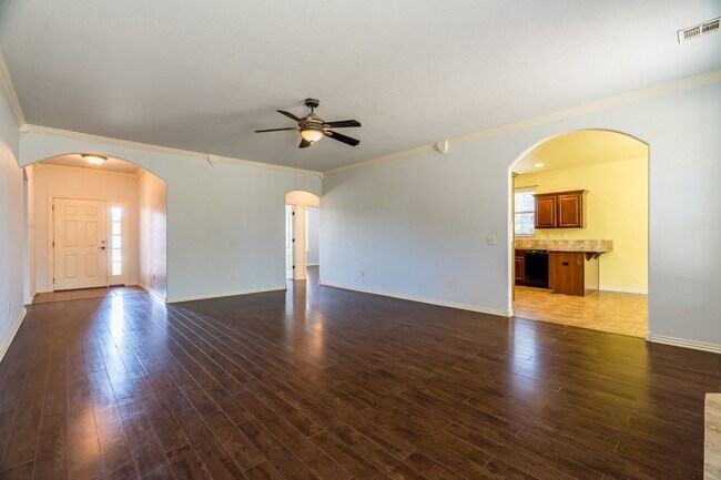 Building Photo - Spacious 3 Bedroom Home in West Fayetteville!