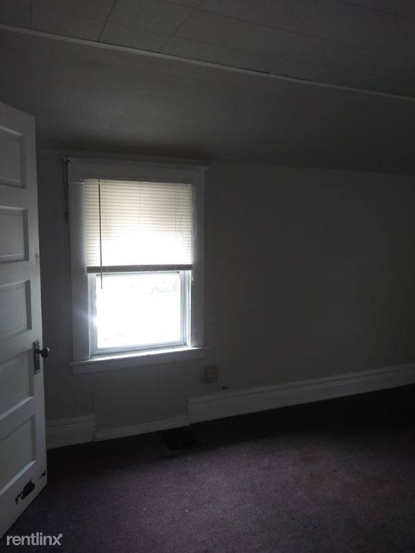 Building Photo - 3 br, 1 bath House - 55 Bickford Ave