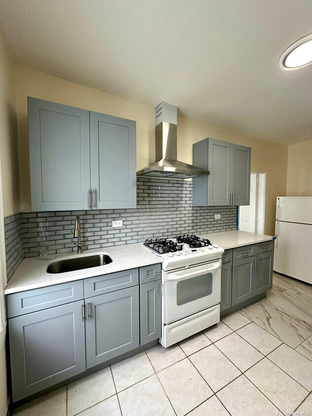 Foto principal - 93-37 202nd St