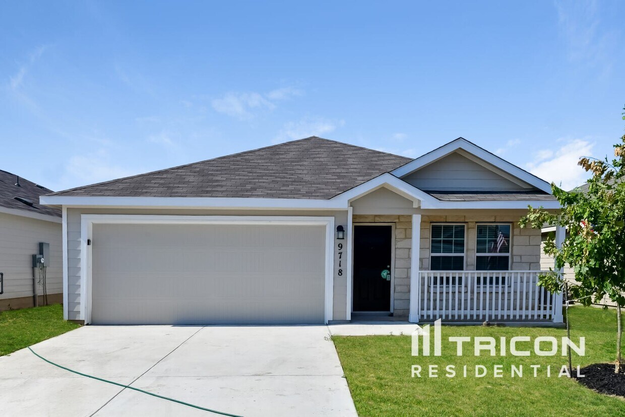Foto principal - 9718 Marbach Hill San Antonio TX