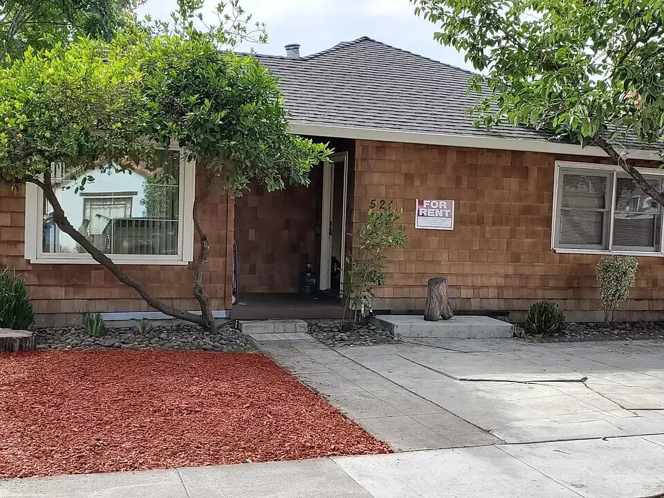 Primary Photo - 521 Hilmar St