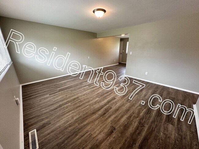 Foto del edificio - Newly Updated 4 Bed 2 bath home