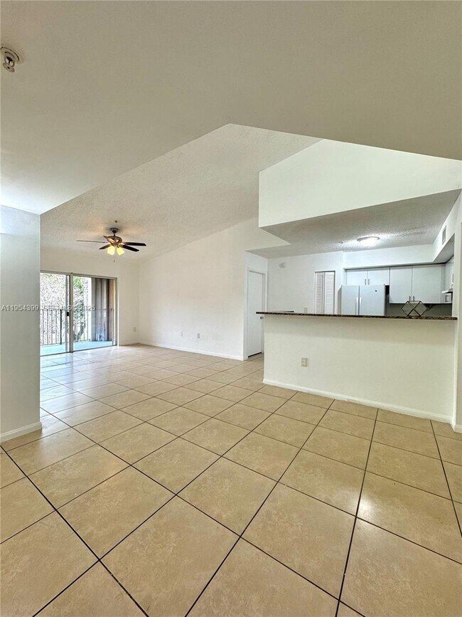 Foto del edificio - 4808 N State Rd 7