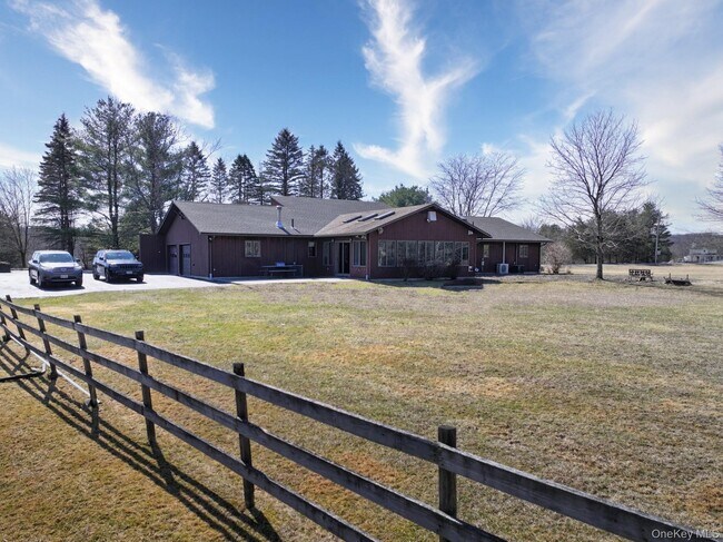 Foto del edificio - 565 Prosperous Valley Rd