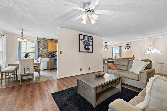 Building Photo - 3409 Summerfield Dr