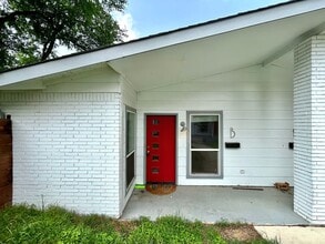 Building Photo - 2403 La Casa Dr