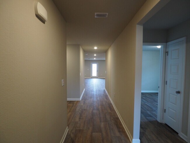 Foto del edificio - 4 bedroom home in Foley