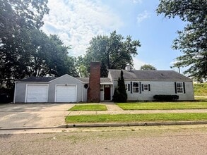 Building Photo - 638 Clifford Ave
