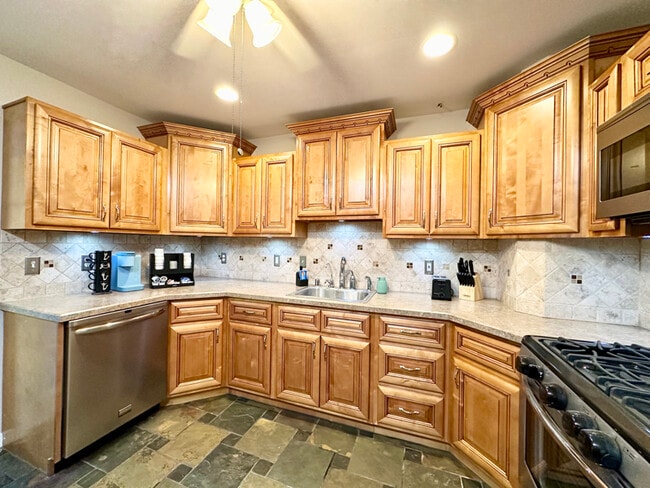 Building Photo - 31 Tyne Dr